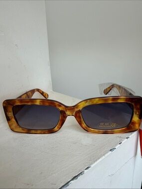 Rich & Famous Square Yellow Brown Tortoise Sunglasses NWT